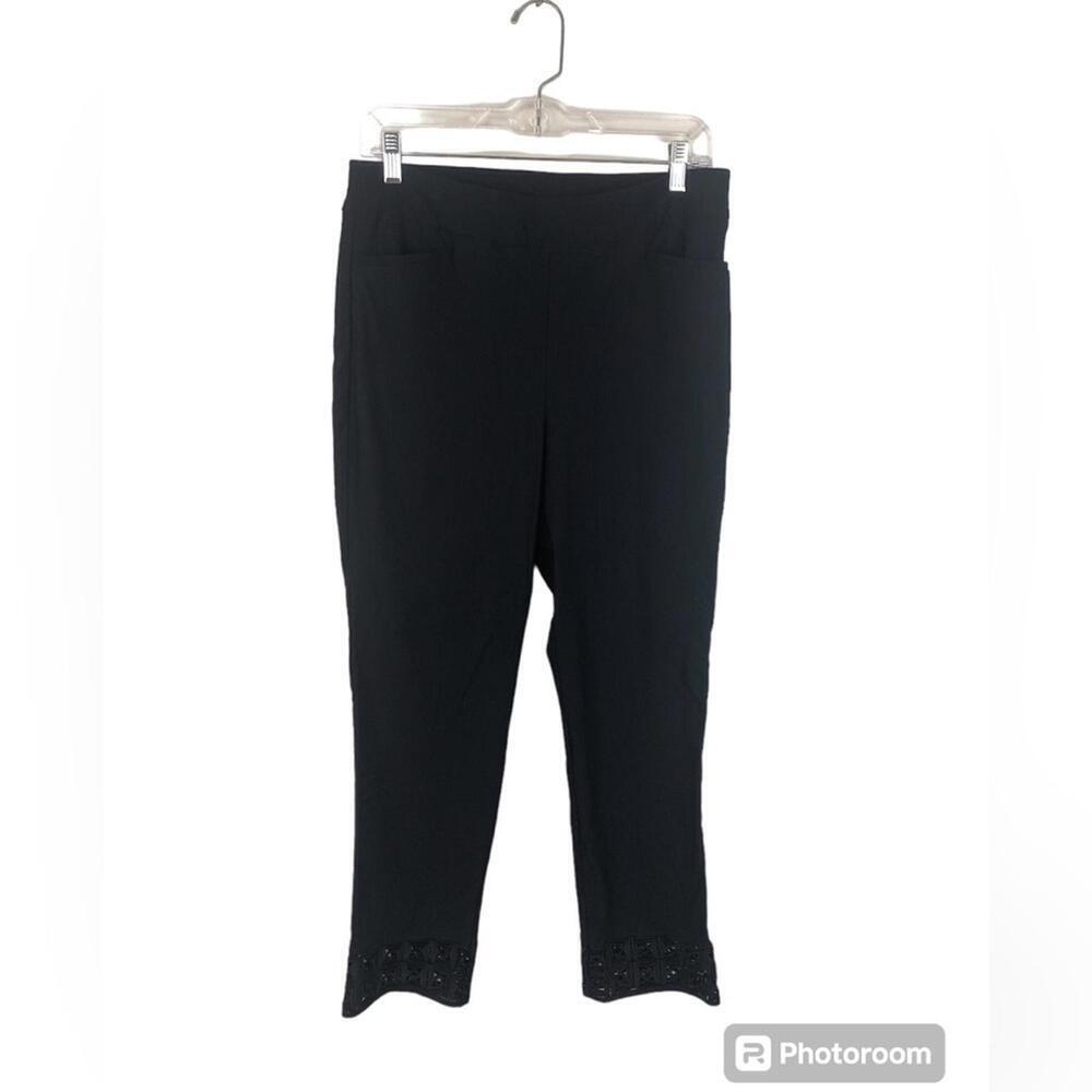 Chico’s Pull On Navy Pant Lace Trim Cropped Front and Back Pockets Tummy Control